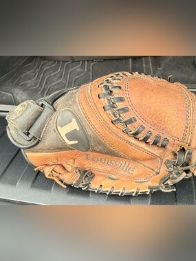Louisville Slugger TPS FP203catcher's mitt  baseball